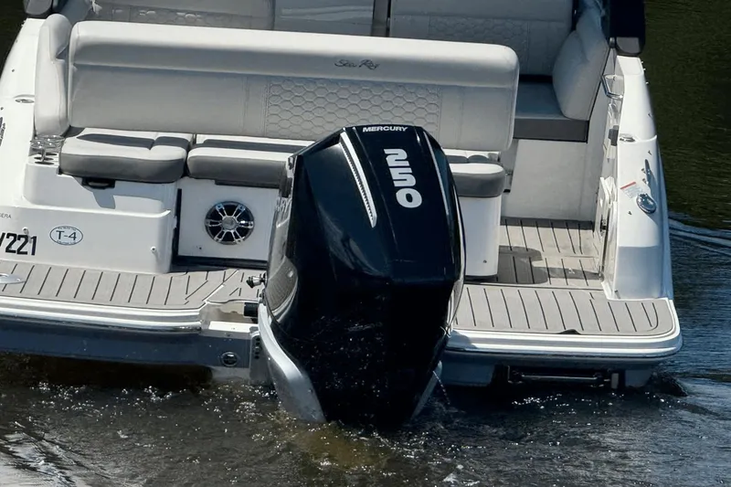 Slide: The Image of Sea Ray SDX 250 Outboard 2022 - 8