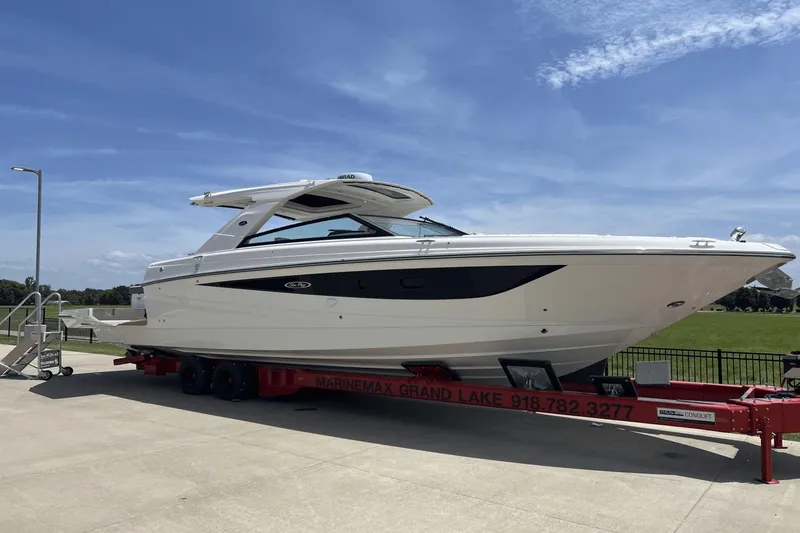 Slide: The Image of Sea Ray SLX 400 2025 - 0