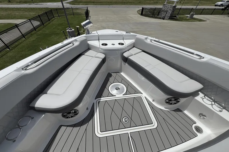 Slide: The Image of Sea Ray SLX 400 2025 - 19