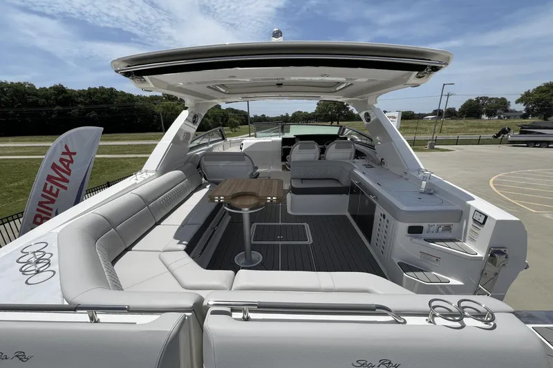 Slide: The Image of Sea Ray SLX 400 2025 - 8