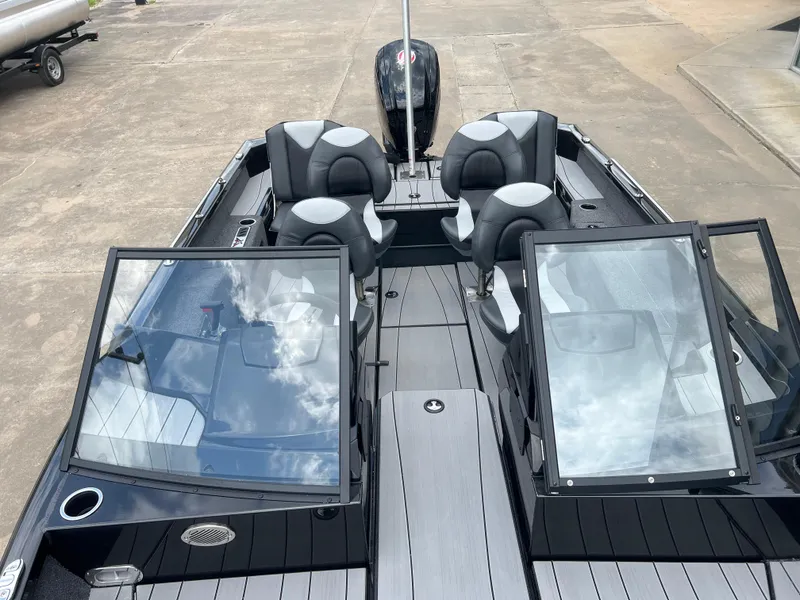 Slide: The Image of Vexus ADX180 HS 2025 - 8