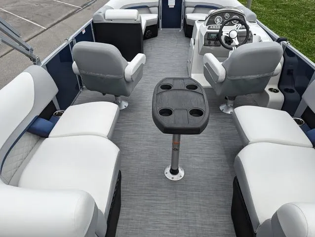 Slide: The Image of Lowe SS 230 WT 2024 - 10