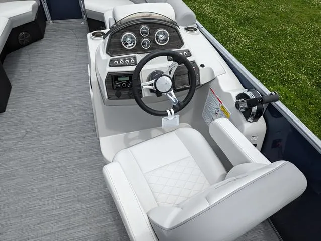 Slide: The Image of Lowe SS 230 WT 2024 - 7