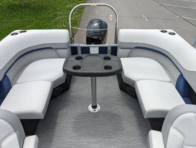 Slide: The Image of Lowe SS 230 WT 2024 - 8