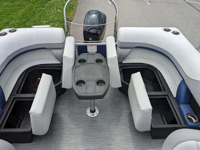 Slide: The Image of Lowe SS 230 WT 2024 - 9