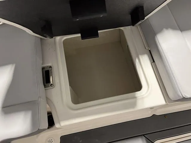 Slide: The Image of Bayliner DX 2000 2024 - 11