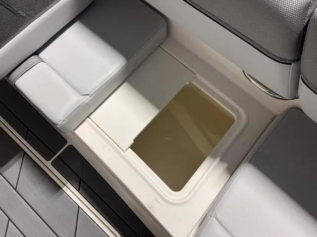 Slide: The Image of Bayliner DX 2000 2024 - 12