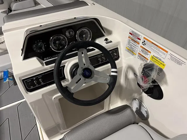 Slide: The Image of Bayliner DX 2000 2024 - 15