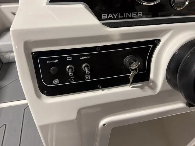 Slide: The Image of Bayliner DX 2000 2024 - 16