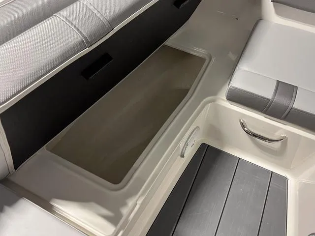 Slide: The Image of Bayliner DX 2000 2024 - 20