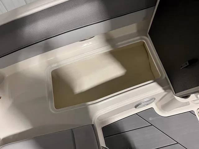 Slide: The Image of Bayliner DX 2000 2024 - 21