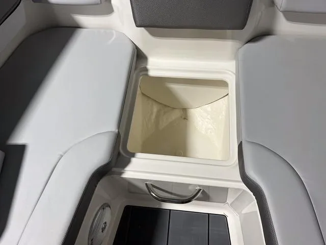 Slide: The Image of Bayliner DX 2000 2024 - 22