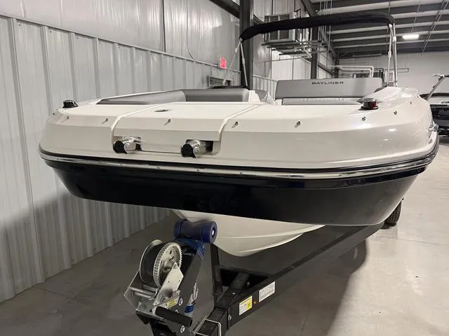 Slide: The Image of Bayliner DX 2000 2024 - 3