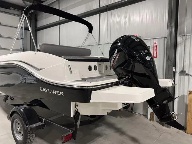 Slide: The Image of Bayliner DX 2000 2024 - 4