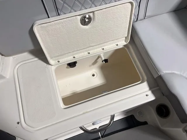 Slide: The Image of Bayliner DX 2000 2024 - 8