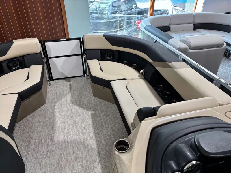 Slide: The Image of South Bay 200 Series S224 RS 2024 - 9