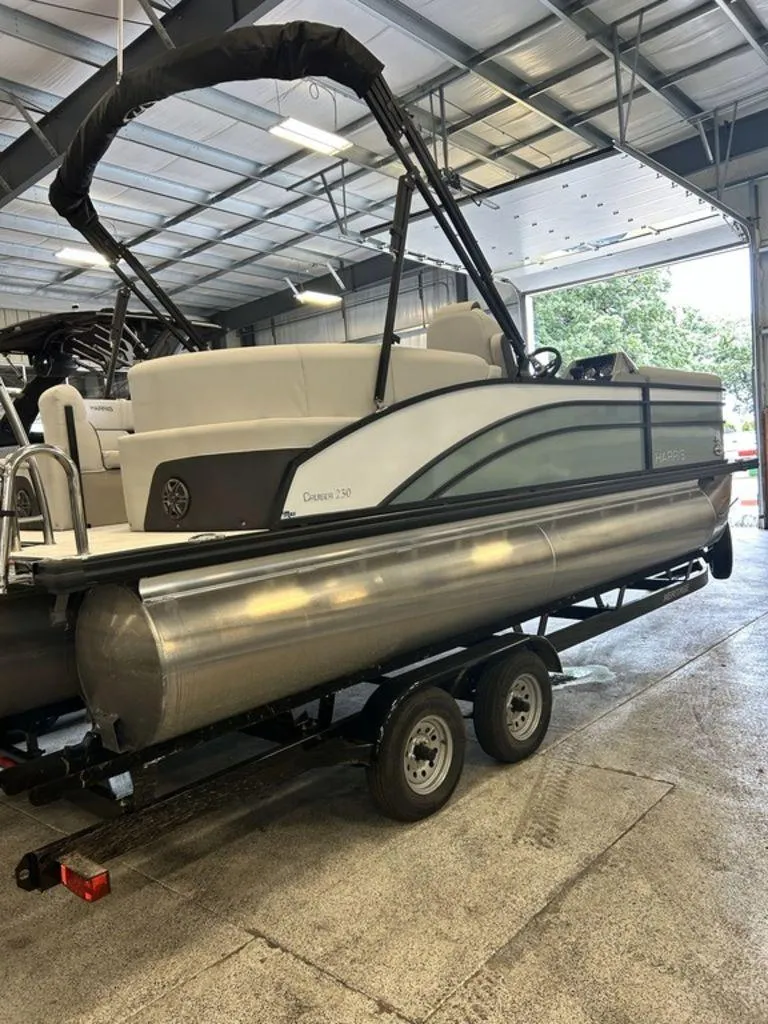 Slide: The Image of Harris Cruiser 230 CWDH 2023 - 2