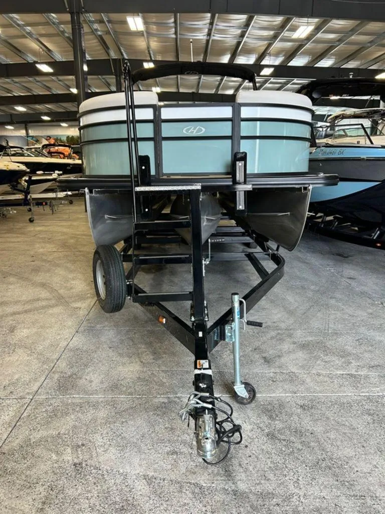 Slide: The Image of Harris Cruiser 230 CWDH 2023 - 3