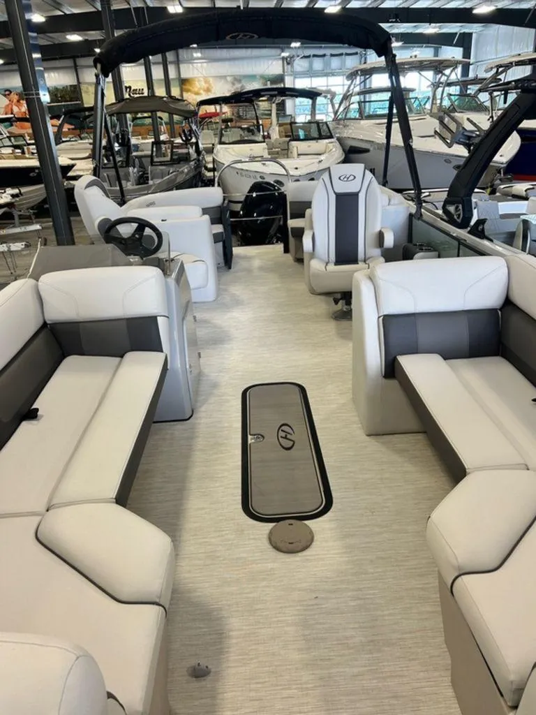 Slide: The Image of Harris Cruiser 230 CWDH 2023 - 5