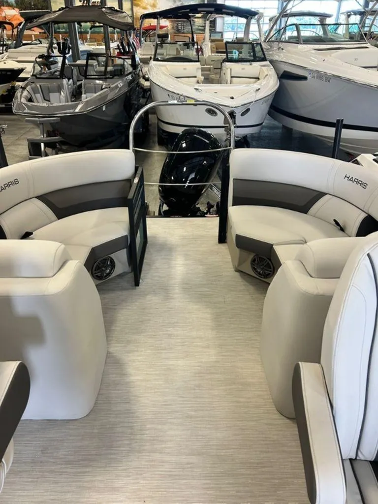 Slide: The Image of Harris Cruiser 230 CWDH 2023 - 6