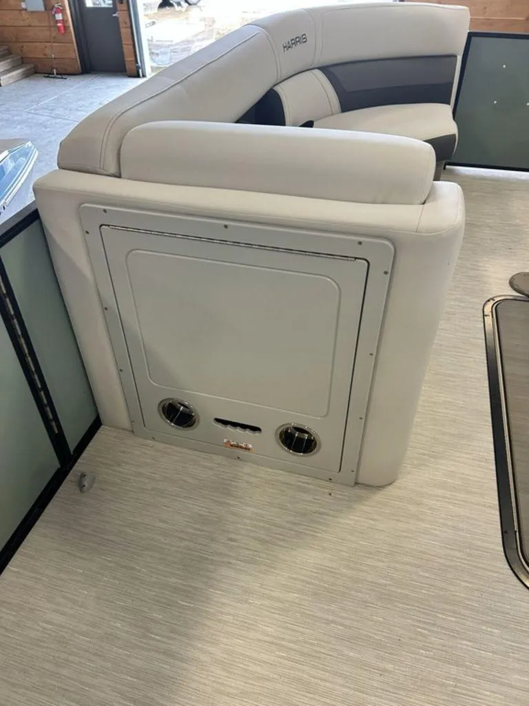 Slide: The Image of Harris Cruiser 230 CWDH 2023 - 7