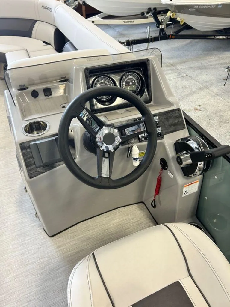 Slide: The Image of Harris Cruiser 230 CWDH 2023 - 9