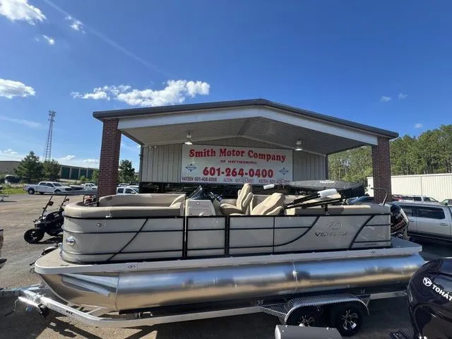 The Image of Veranda VR22RC Deluxe Tri-Toon 2025 - 1