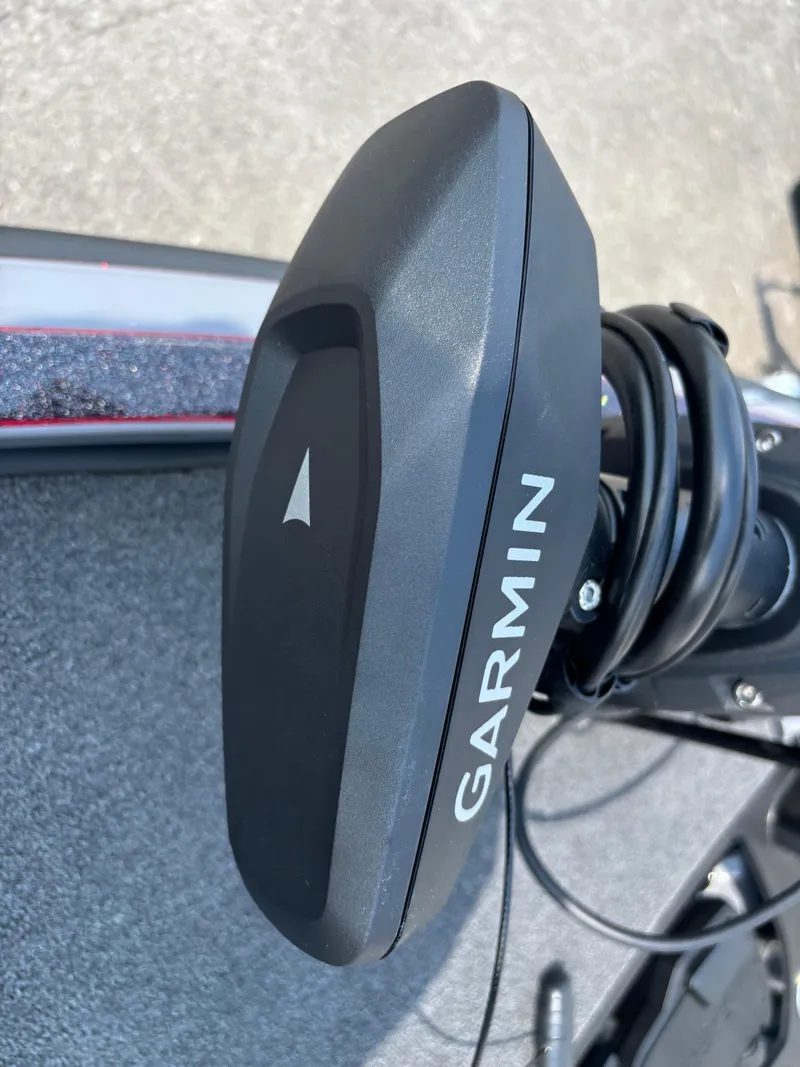 Slide: The Image of Garmin device on 2025 Ranger Z521R boat deck - 3