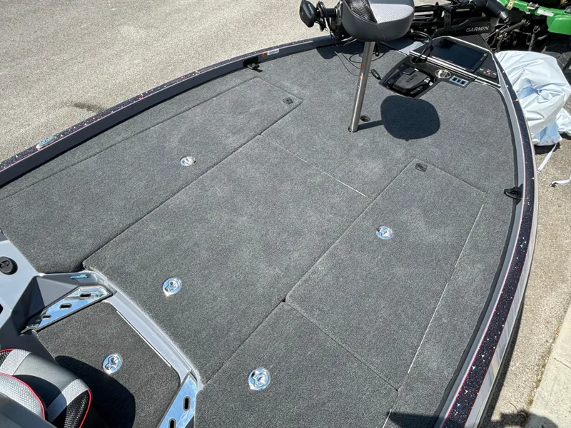 Slide: The Image of 2025 Ranger Z521R boat deck with gray carpet and seating. - 6