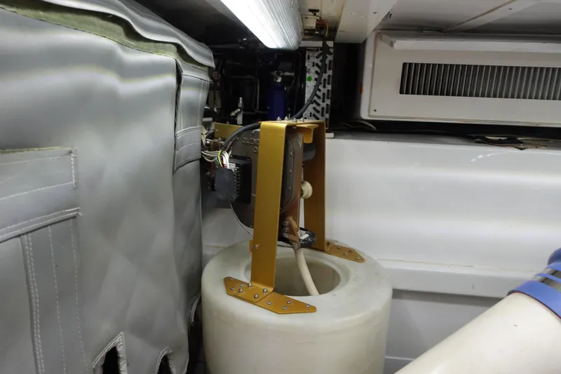 Slide: The Image of Donzi Z-65 Tounament Fisherman 1988 - 69