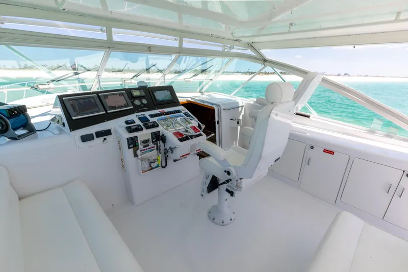 Slide: The Image of 2000 Cabo 45 Express TAIL WALKER-Helm 3 - 14