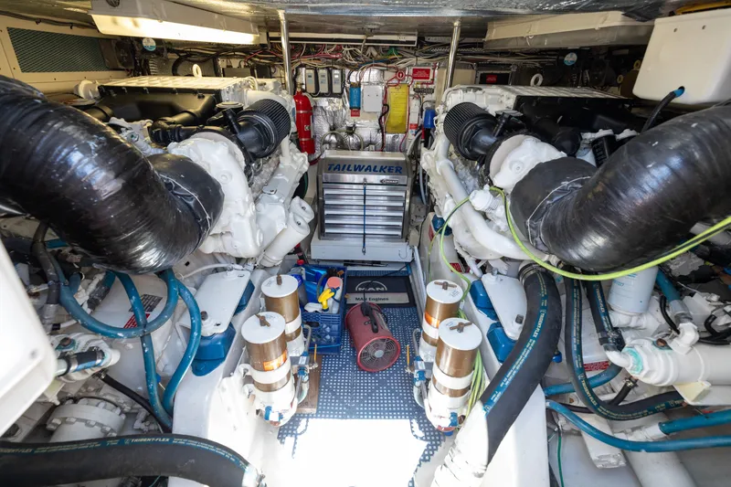 Slide: The Image of 2000 Cabo 45 Express TAIL WALKER-Engine Room - 28