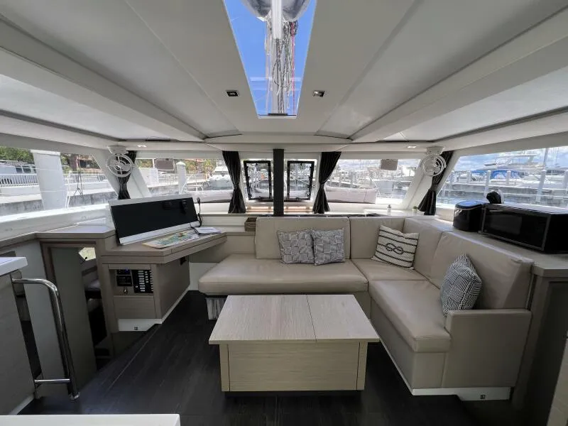 Slide: The Image of Salon - 8