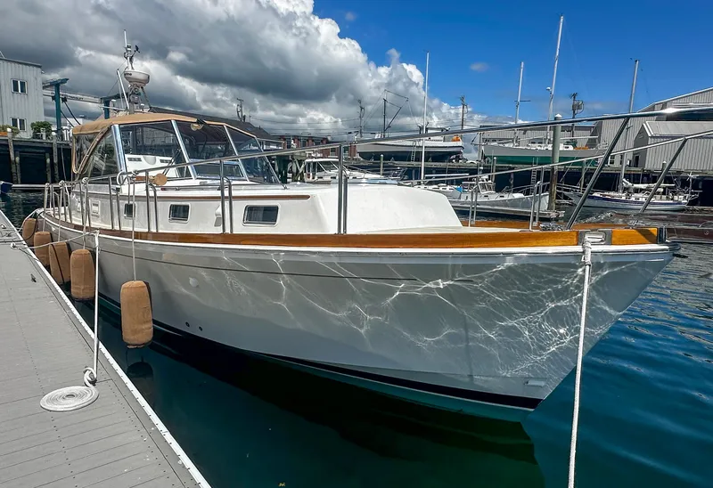 Slide: The Image of 2000 Grand Banks Eastbay 43 Ex yacht docked at marina. - 28