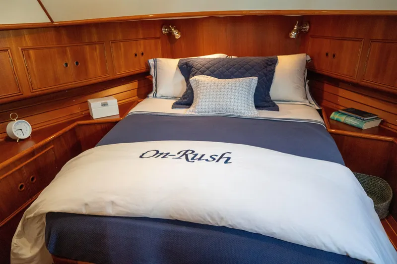 Slide: The Image of Grand Banks 43 Eastbay EX 2000 - 54