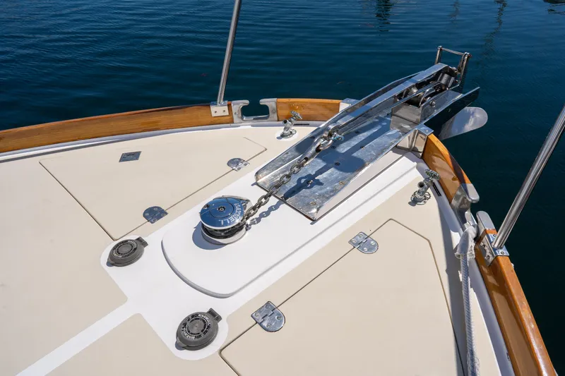 Slide: The Image of Bow deck of 2000 Grand Banks Eastbay 43 Ex with anchor and windlass. - 29