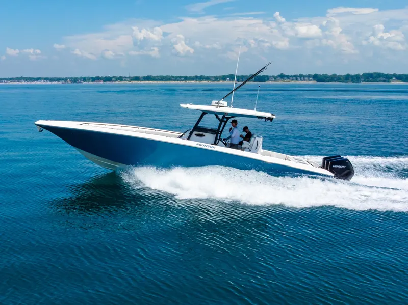 The Image of Fountain 38 Center Console 2020 - 0