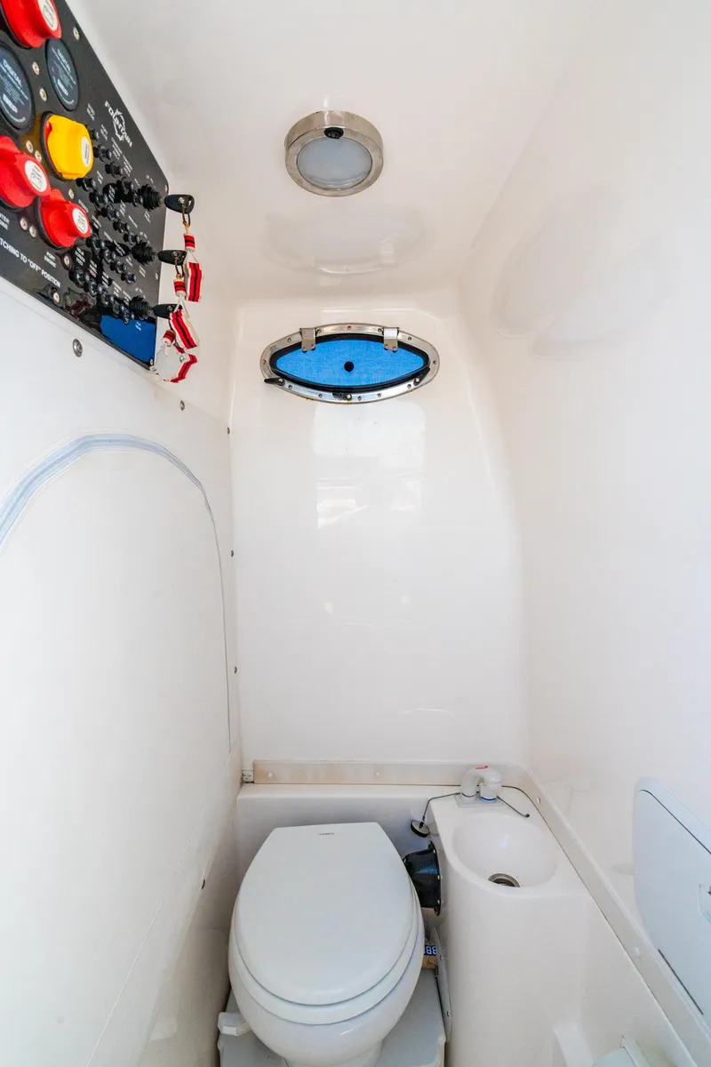 Slide: The Image of Fountain 38 Center Console 2020 - 16