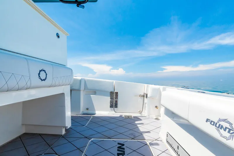 Slide: The Image of Fountain 38 Center Console 2020 - 24