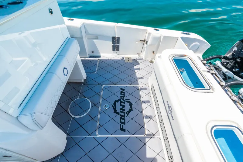 Slide: The Image of Fountain 38 Center Console 2020 - 25
