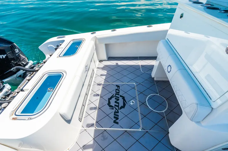 Slide: The Image of Fountain 38 Center Console 2020 - 26