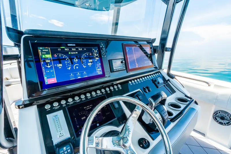 Slide: The Image of Fountain 38 Center Console 2020 - 36