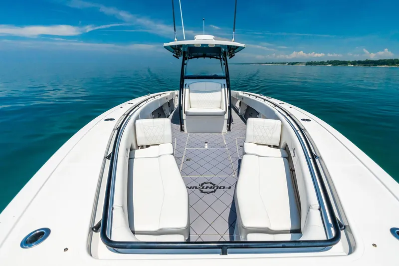 Slide: The Image of Fountain 38 Center Console 2020 - 38