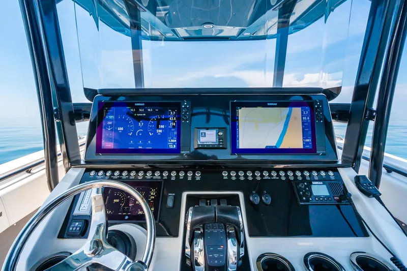 Slide: The Image of Fountain 38 Center Console 2020 - 40
