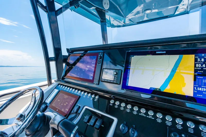 Slide: The Image of Fountain 38 Center Console 2020 - 41