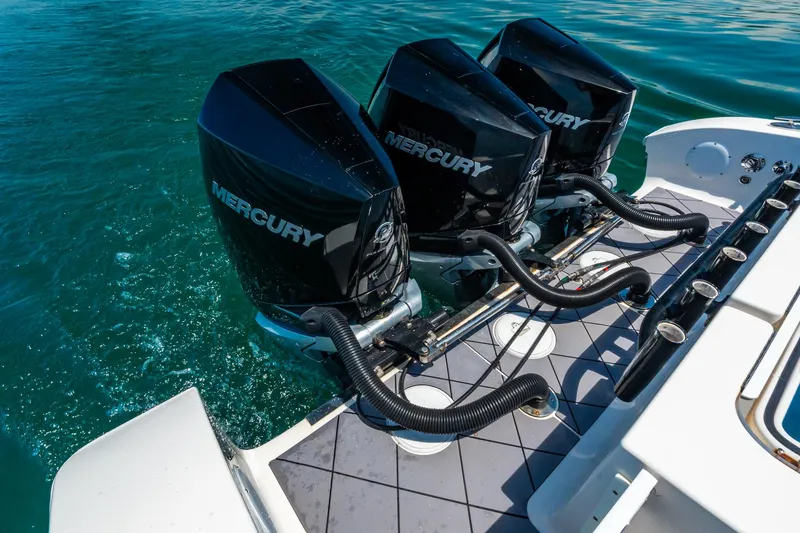 Slide: The Image of Fountain 38 Center Console 2020 - 42