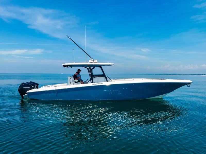 Slide: The Image of Fountain 38 Center Console 2020 - 6