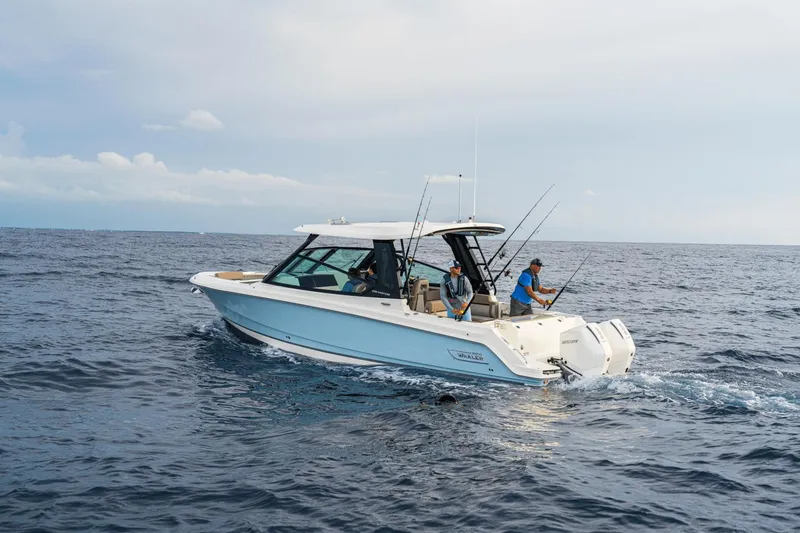 Slide: The Image of Boston Whaler 330 Vantage 2025 - 2