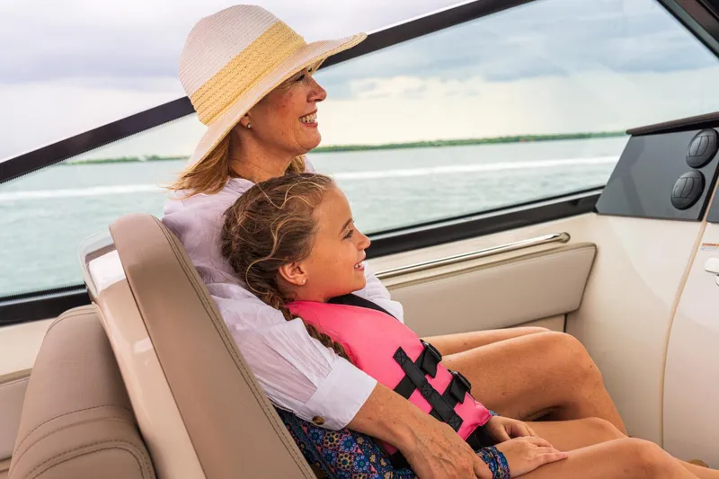 Slide: The Image of Boston Whaler 330 Vantage 2025 - 21