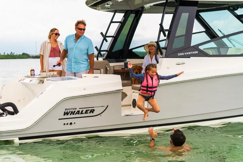 Slide: The Image of Boston Whaler 330 Vantage 2025 - 32